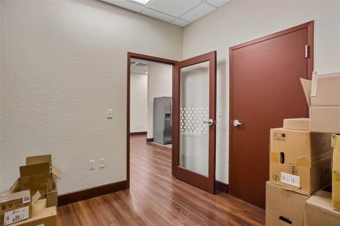 Commercial property in Orlando, Florida № 1512008 - photo 28
