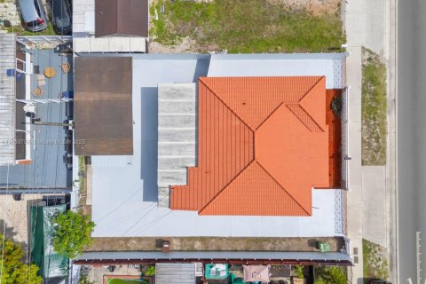 Casa en venta en Hialeah, Florida, 3 dormitorios, 130.34 m2 № 1889637 - foto 30
