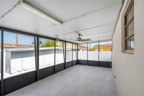 Casa en venta en Hialeah, Florida, 3 dormitorios, 130.34 m2 № 1889637 - foto 21