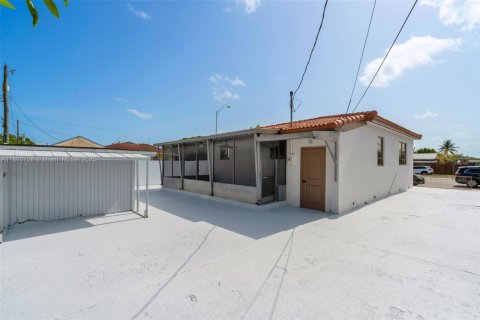 Casa en venta en Hialeah, Florida, 3 dormitorios, 130.34 m2 № 1889637 - foto 25