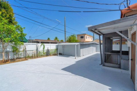 Casa en venta en Hialeah, Florida, 3 dormitorios, 130.34 m2 № 1889637 - foto 24