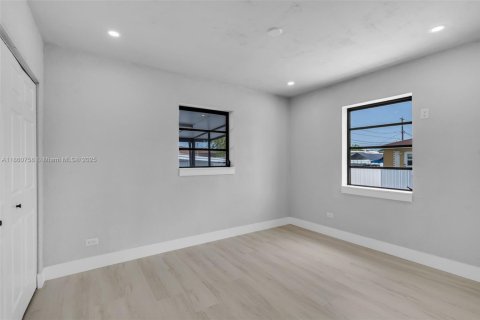 Casa en venta en Hialeah, Florida, 3 dormitorios, 130.34 m2 № 1889637 - foto 12