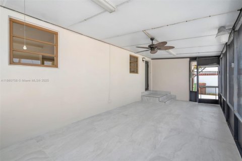 Casa en venta en Hialeah, Florida, 3 dormitorios, 130.34 m2 № 1889637 - foto 22