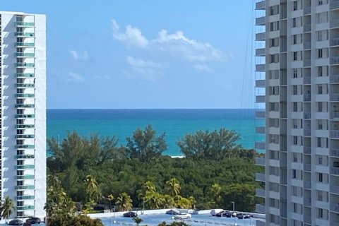 Condo in Sunny Isles Beach, Florida, 2 bedrooms № 2146067 - photo 20