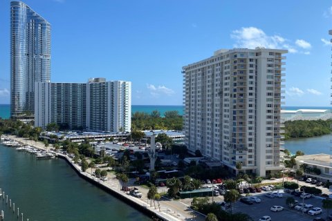 Condo in Sunny Isles Beach, Florida, 2 bedrooms № 2146067 - photo 19