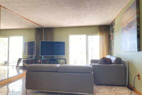 Condo in Sunny Isles Beach, Florida, 2 bedrooms № 2146067 - photo 24