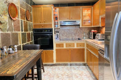 Condo in Sunny Isles Beach, Florida, 2 bedrooms № 2146067 - photo 3