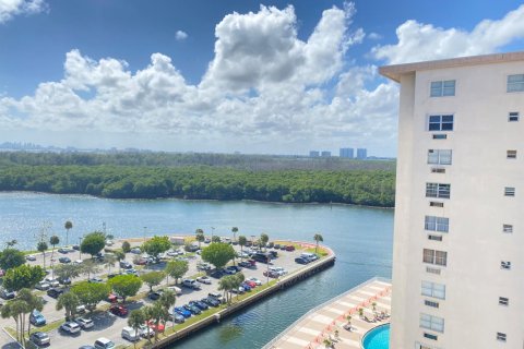 Condo in Sunny Isles Beach, Florida, 2 bedrooms № 2146067 - photo 21