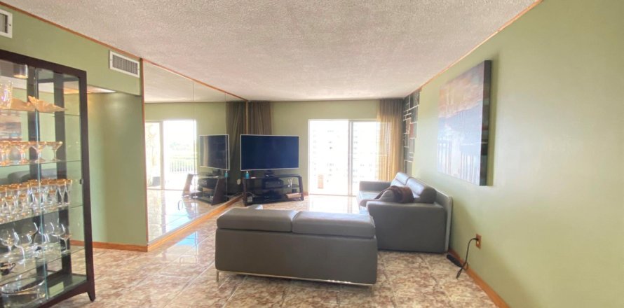 Condo in Sunny Isles Beach, Florida, 2 bedrooms № 2146067