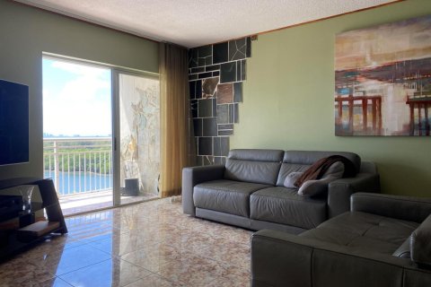 Condo in Sunny Isles Beach, Florida, 2 bedrooms № 2146067 - photo 29