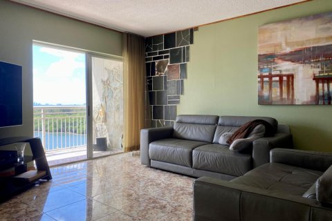 Condo in Sunny Isles Beach, Florida, 2 bedrooms № 2146067 - photo 28