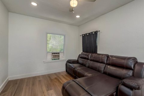 Commercial property in Saint Petersburg, Florida 194.72 sq.m. № 1735411 - photo 18
