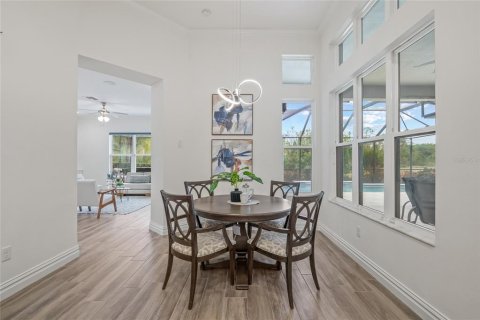 House in Land O' Lakes, Florida 3 bedrooms, 309.36 sq.m. № 1691096 - photo 25
