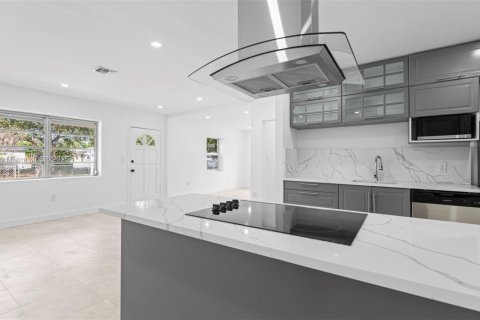 House in North Miami, Florida 3 bedrooms, 151.8 sq.m. № 1971607 - photo 18