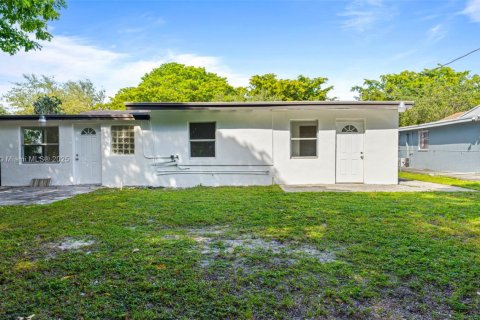 House in North Miami, Florida 3 bedrooms, 151.8 sq.m. № 1971607 - photo 29