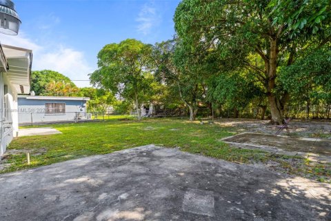 House in North Miami, Florida 3 bedrooms, 151.8 sq.m. № 1971607 - photo 25