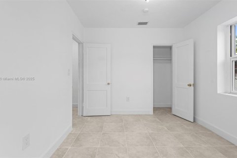 House in North Miami, Florida 3 bedrooms, 151.8 sq.m. № 1971607 - photo 22