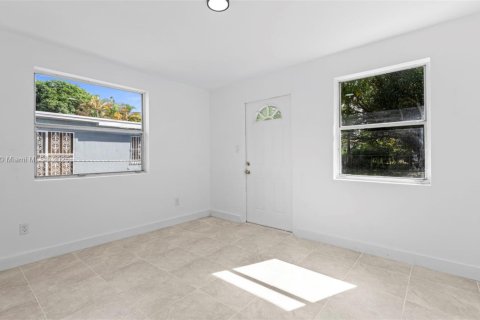 House in North Miami, Florida 3 bedrooms, 151.8 sq.m. № 1971607 - photo 23