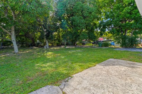House in North Miami, Florida 3 bedrooms, 151.8 sq.m. № 1971607 - photo 27