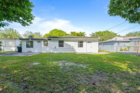 House in North Miami, Florida 3 bedrooms, 151.8 sq.m. № 1971607 - photo 28