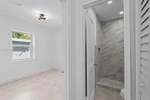 House in North Miami, Florida 3 bedrooms, 151.8 sq.m. № 1971607 - photo 20
