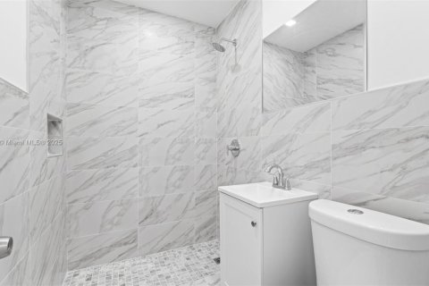 House in North Miami, Florida 3 bedrooms, 151.8 sq.m. № 1971607 - photo 21