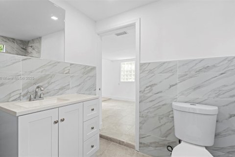 House in North Miami, Florida 3 bedrooms, 151.8 sq.m. № 1971607 - photo 15