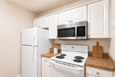 Condo in Gainesville, Florida, 4 bedrooms  № 2324674 - photo 6