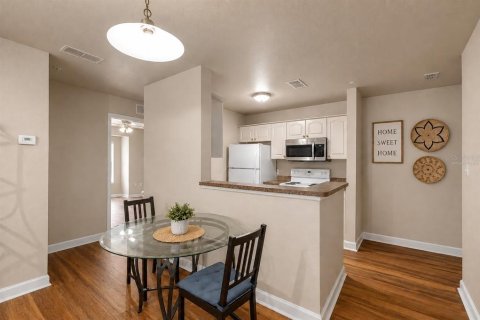 Condo in Gainesville, Florida, 4 bedrooms  № 2324674 - photo 2