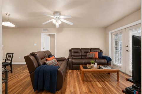 Condo in Gainesville, Florida, 4 bedrooms  № 2324674 - photo 12