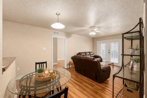 Condo in Gainesville, Florida, 4 bedrooms  № 2324674 - photo 9