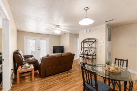 Condo in Gainesville, Florida, 4 bedrooms  № 2324674 - photo 3