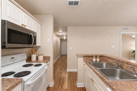 Condo in Gainesville, Florida, 4 bedrooms  № 2324674 - photo 7