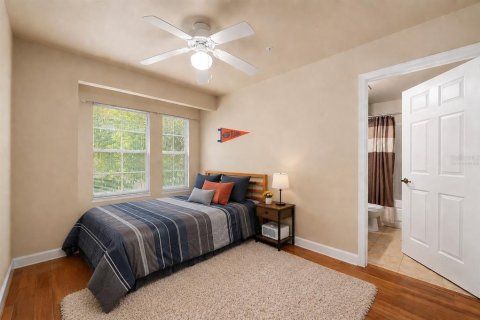Condo in Gainesville, Florida, 4 bedrooms  № 2324674 - photo 15