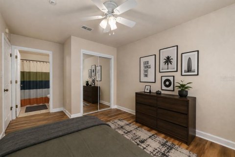 Condo in Gainesville, Florida, 4 bedrooms  № 2324674 - photo 22