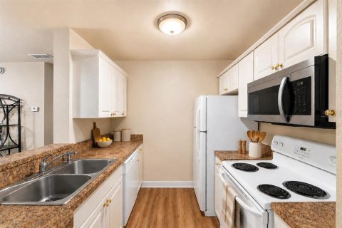 Condo in Gainesville, Florida, 4 bedrooms  № 2324674 - photo 5