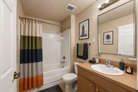 Condo in Gainesville, Florida, 4 bedrooms  № 2324674 - photo 23