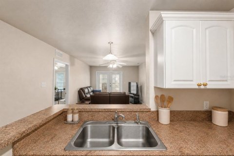 Condo in Gainesville, Florida, 4 bedrooms  № 2324674 - photo 8