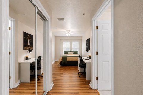 Condo in Gainesville, Florida, 4 bedrooms  № 2324674 - photo 25