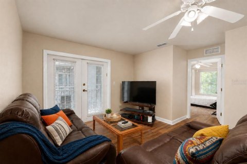 Condo in Gainesville, Florida, 4 bedrooms  № 2324674 - photo 10