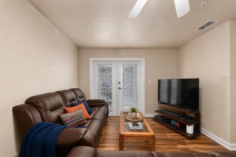 Condo in Gainesville, Florida, 4 bedrooms  № 2324674 - photo 11