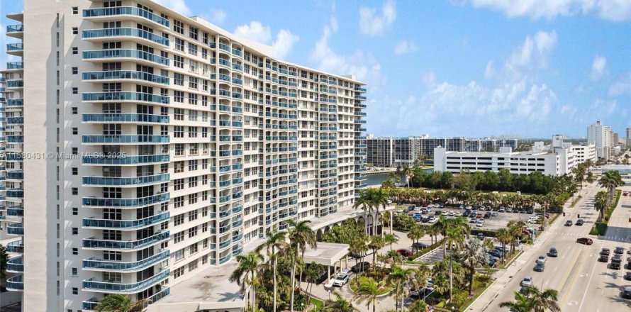 Commercial property in Hollywood, Florida № 1870035