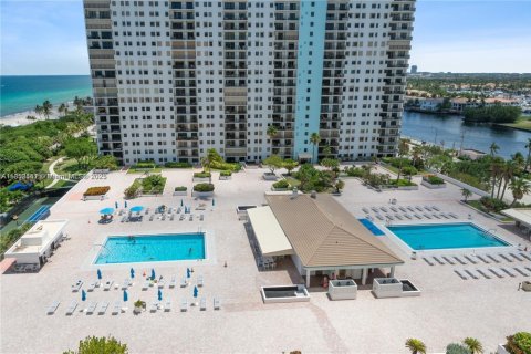 Condo in Hollywood, Florida, 2 bedrooms  № 1877781 - photo 3