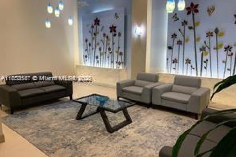 Condo in Hollywood, Florida, 2 bedrooms  № 1877781 - photo 14