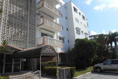 Купить кондоминиум в Бей-Харбор-Айлендс, Флорида 1 спальня, 85.38м2, № 1953674 - фото 4