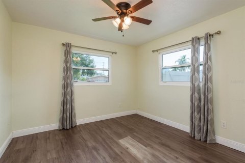 Casa en venta en Clearwater, Florida, 4 dormitorios, 154.96 m2 № 1786186 - foto 13