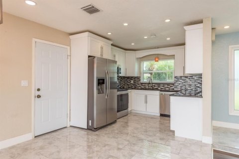Casa en venta en Clearwater, Florida, 4 dormitorios, 154.96 m2 № 1786186 - foto 3