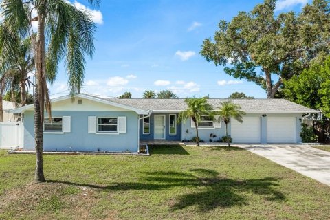 Casa en venta en Clearwater, Florida, 4 dormitorios, 154.96 m2 № 1786186 - foto 1