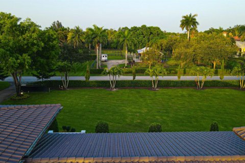 House in Plantation, Florida 5 bedrooms, 372.82 sq.m. № 2084137 - photo 27