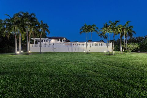 House in Plantation, Florida 5 bedrooms, 372.82 sq.m. № 2084137 - photo 6